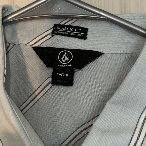 Volcom button up dress shirt - Picture 3 of 4